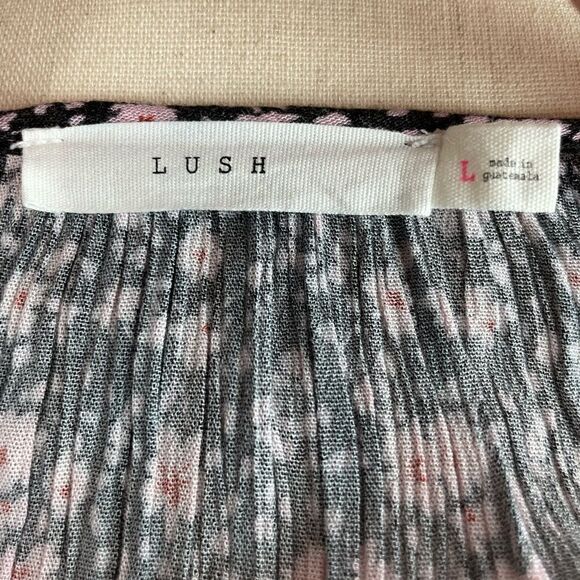 LUSH V-Neck Floral Top Size L EUC - Picture 7 of 7